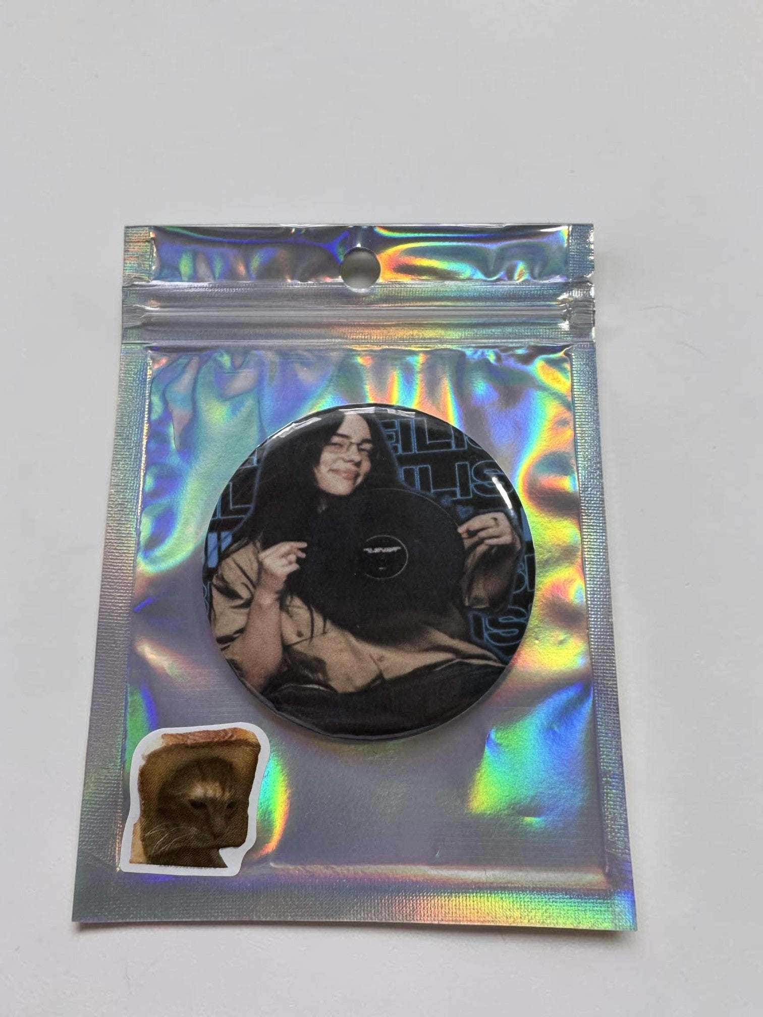 Billie Eilish – z płytą Hit Me Hard and Soft | przypinka 58mm